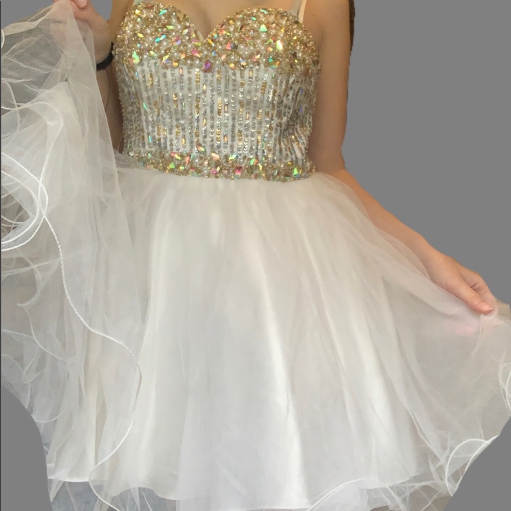 White sparkly homecoming dress 🤍🍁
